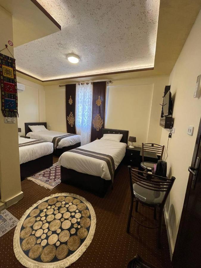Ad Deir Guesthouse Ваді-Муса Екстер'єр фото