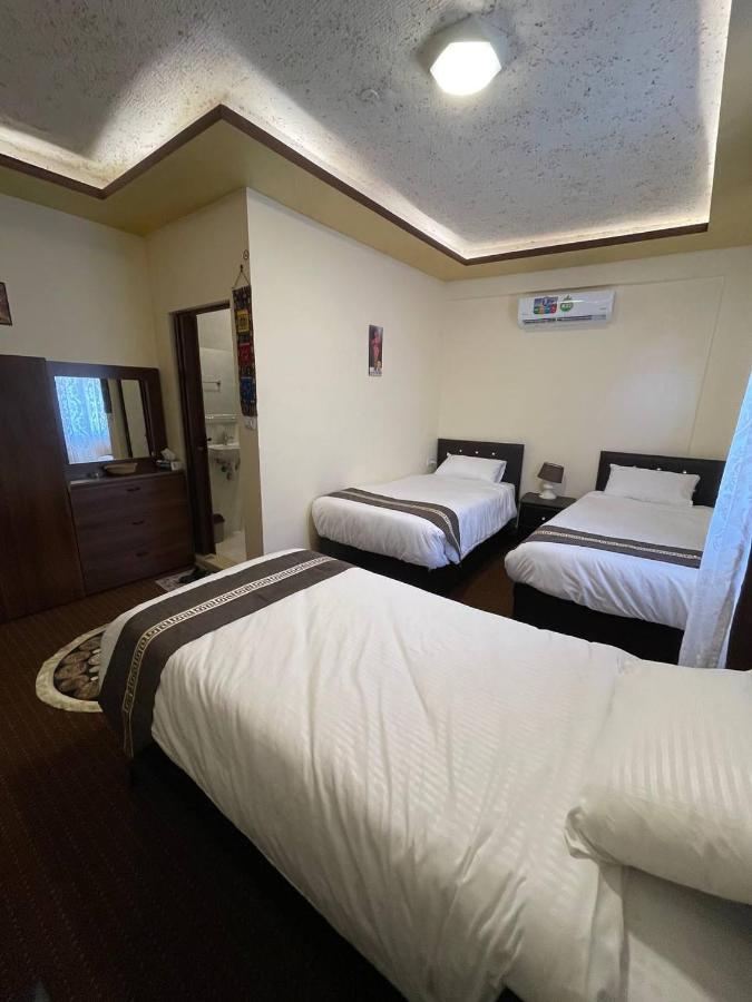 Ad Deir Guesthouse Ваді-Муса Екстер'єр фото