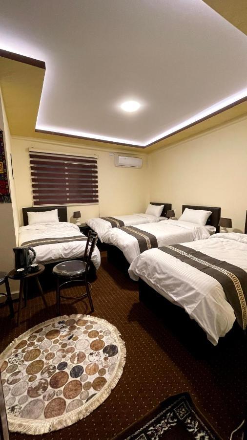 Ad Deir Guesthouse Ваді-Муса Екстер'єр фото