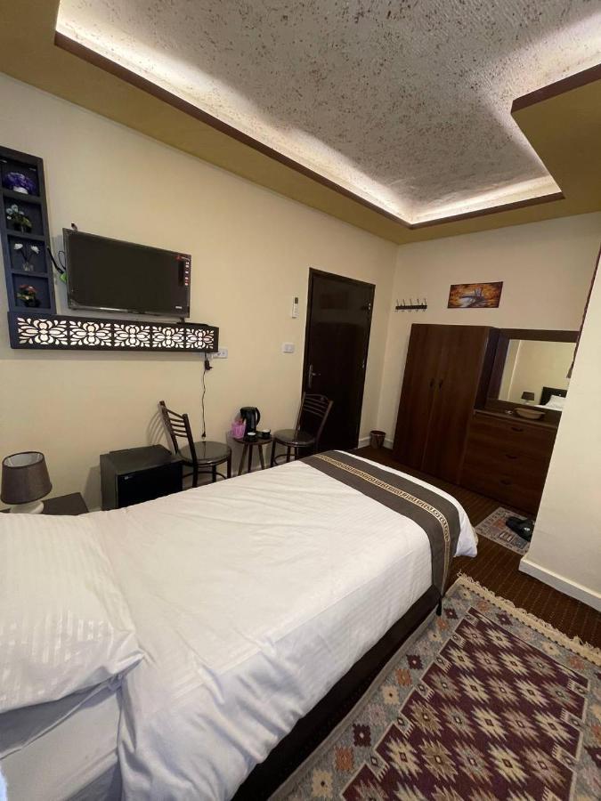 Ad Deir Guesthouse Ваді-Муса Екстер'єр фото
