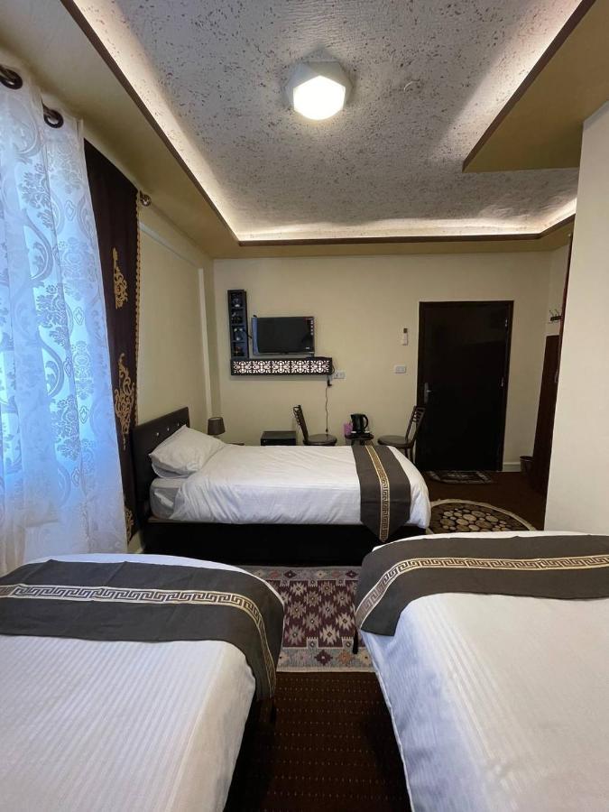 Ad Deir Guesthouse Ваді-Муса Екстер'єр фото