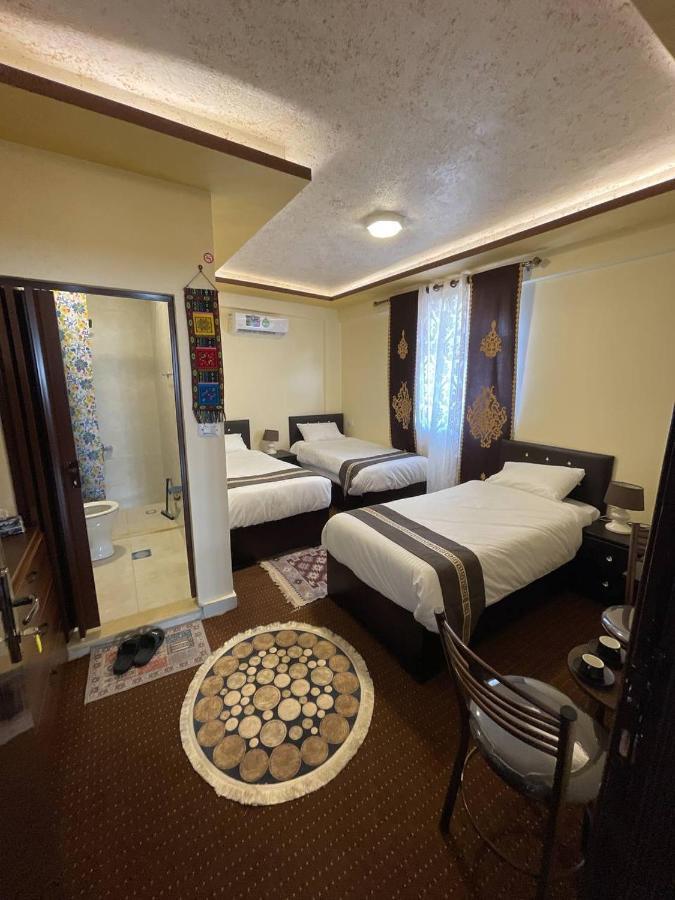 Ad Deir Guesthouse Ваді-Муса Екстер'єр фото